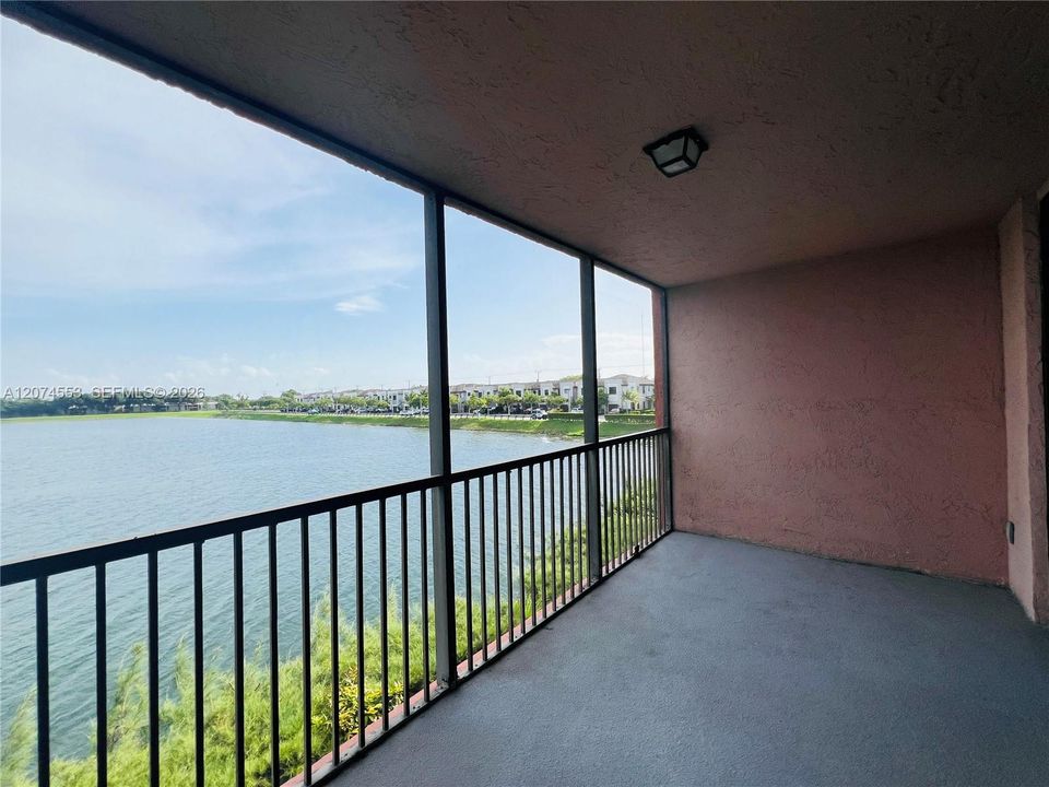 For Sale: $265,500 (2 beds, 2 baths, 1586 Square Feet)