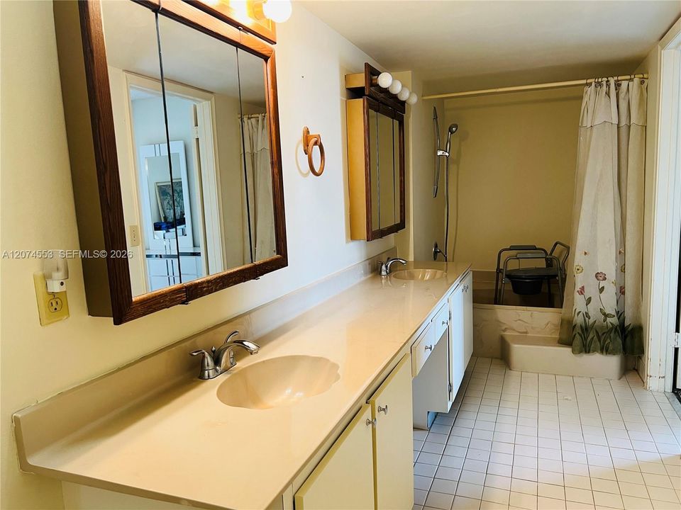 For Sale: $265,500 (2 beds, 2 baths, 1586 Square Feet)