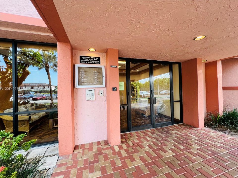 For Sale: $265,500 (2 beds, 2 baths, 1586 Square Feet)