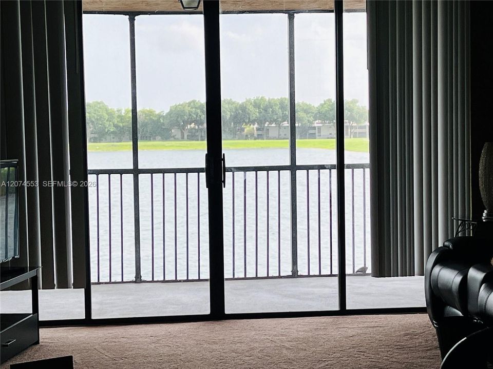 For Sale: $265,500 (2 beds, 2 baths, 1586 Square Feet)