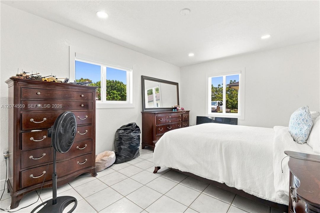 En Venta: $2,800,000 (3 camas, 3 baños, 1905 Pies cuadrados)