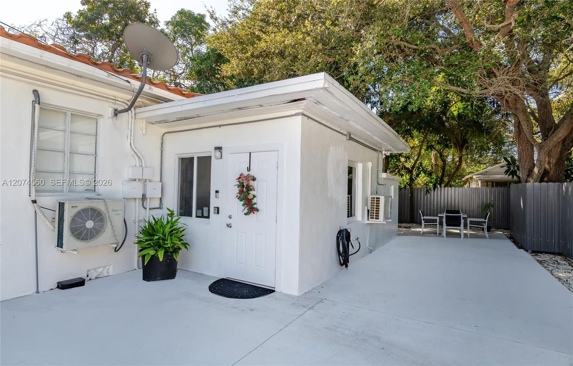 For Rent: $2,000 (1 beds, 1 baths, 500 Square Feet)