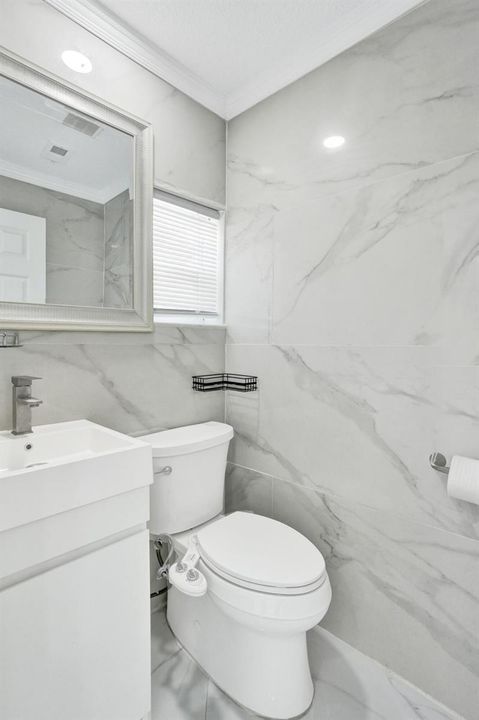 04 ZHalfbath 2