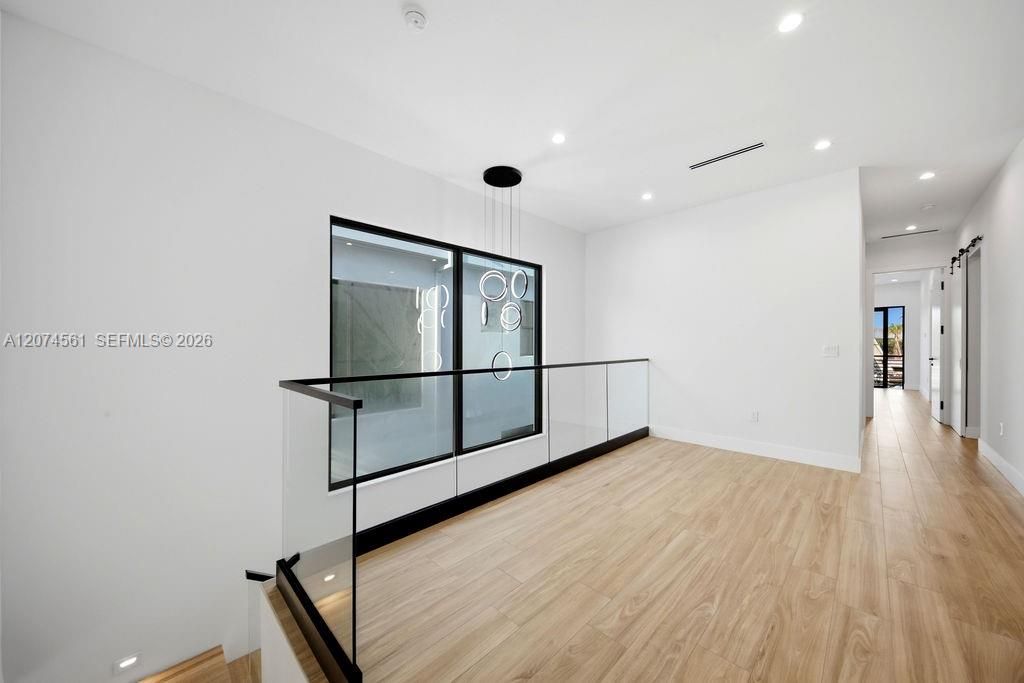 En Venta: $1,425,000 (3 camas, 3 baños, 2594 Pies cuadrados)