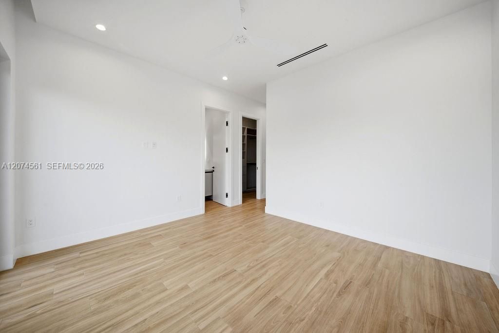 En Venta: $1,425,000 (3 camas, 3 baños, 2594 Pies cuadrados)
