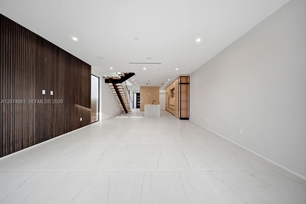 En Venta: $1,425,000 (3 camas, 3 baños, 2594 Pies cuadrados)