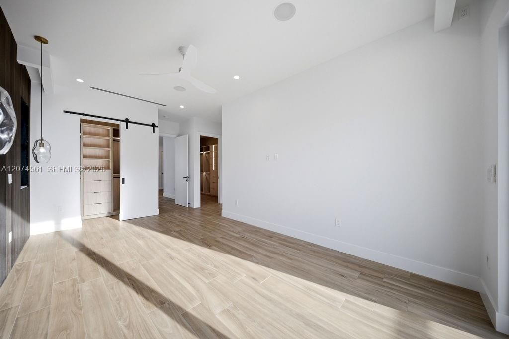 En Venta: $1,425,000 (3 camas, 3 baños, 2594 Pies cuadrados)