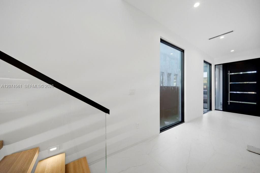 En Venta: $1,425,000 (3 camas, 3 baños, 2594 Pies cuadrados)