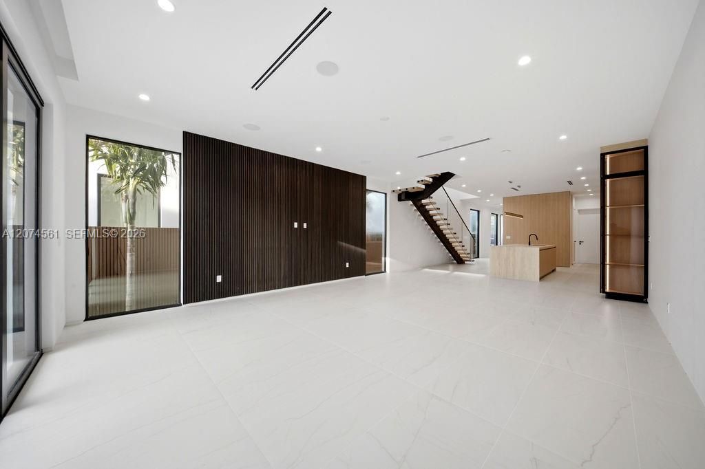 En Venta: $1,425,000 (3 camas, 3 baños, 2594 Pies cuadrados)