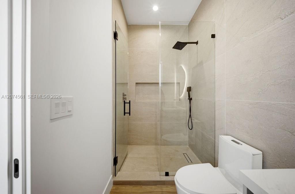En Venta: $1,425,000 (3 camas, 3 baños, 2594 Pies cuadrados)