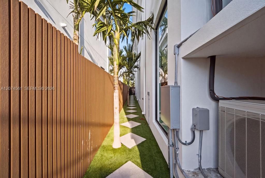 En Venta: $1,425,000 (3 camas, 3 baños, 2594 Pies cuadrados)