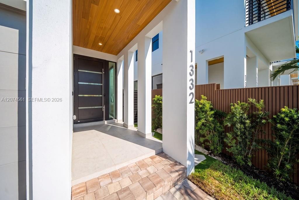 En Venta: $1,425,000 (3 camas, 3 baños, 2594 Pies cuadrados)