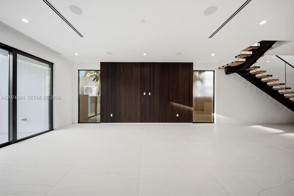 En Venta: $1,425,000 (3 camas, 3 baños, 2594 Pies cuadrados)
