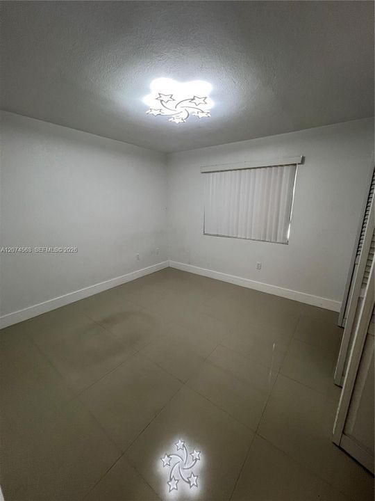 For Sale: $300,000 (2 beds, 2 baths, 998 Square Feet)