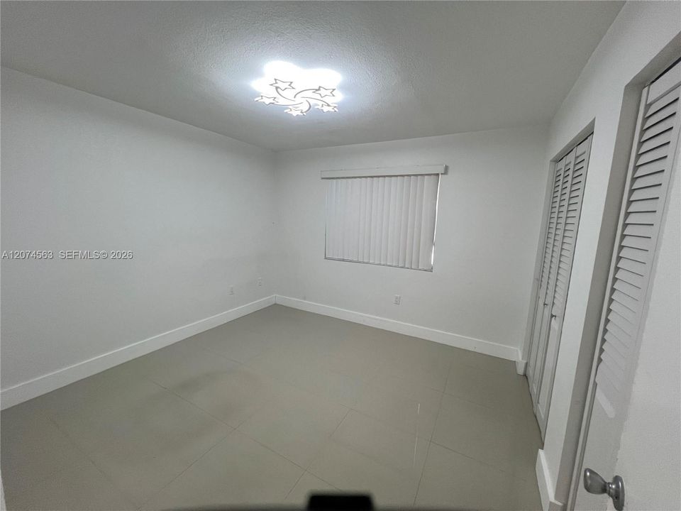 For Sale: $300,000 (2 beds, 2 baths, 998 Square Feet)