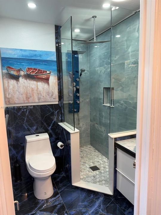 For Rent: $2,000 (2 beds, 2 baths, 944 Square Feet)