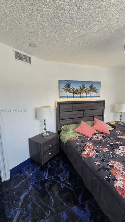 For Rent: $2,000 (2 beds, 2 baths, 944 Square Feet)