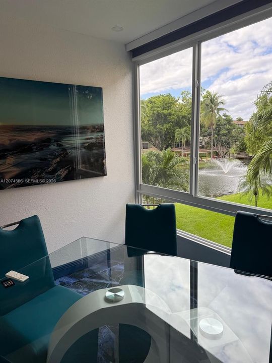 For Rent: $2,000 (2 beds, 2 baths, 944 Square Feet)