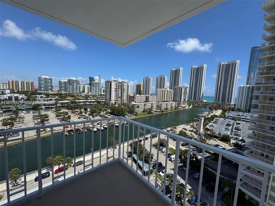 For Rent: $3,500 (2 beds, 2 baths, 1350 Square Feet)