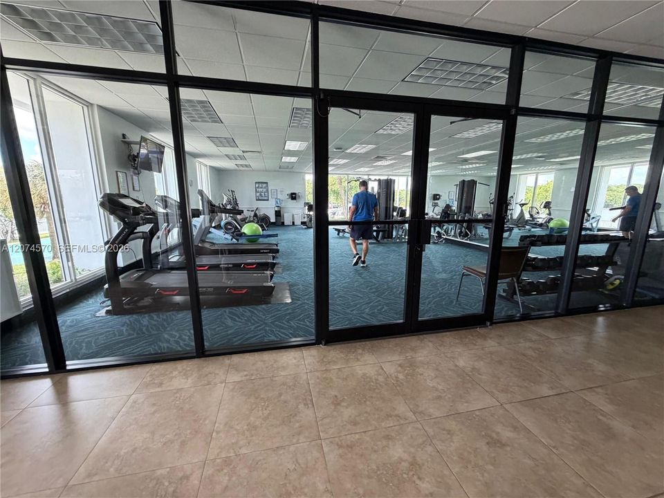 For Rent: $3,500 (2 beds, 2 baths, 1350 Square Feet)