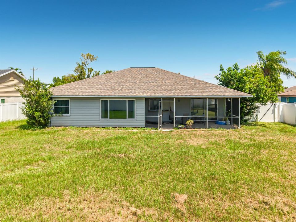 1832 SE Van Loon Terrace-60