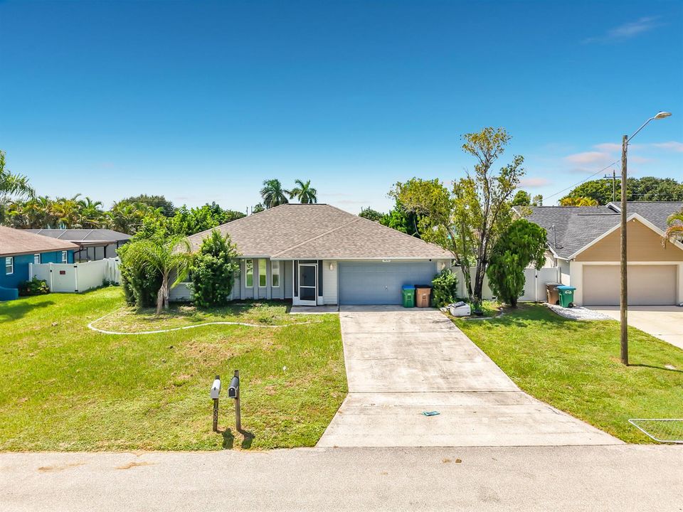 1832 SE Van Loon Terrace-14