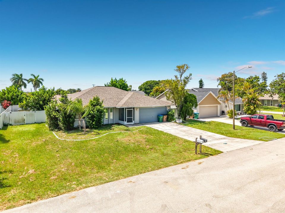 1832 SE Van Loon Terrace-13