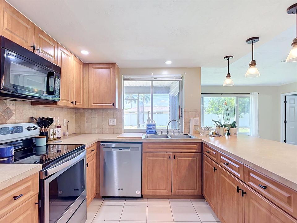 1832 SE Van Loon Terrace-25