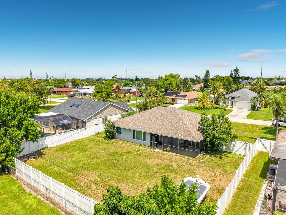 1832 SE Van Loon Terrace-64
