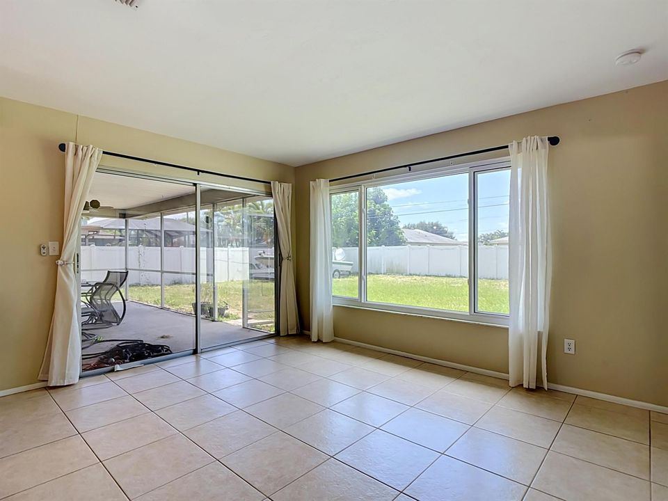 1832 SE Van Loon Terrace-34