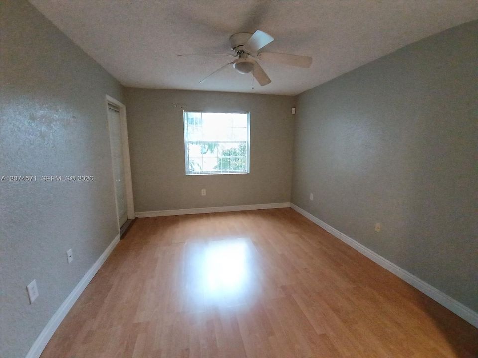 For Sale: $219,000 (2 beds, 2 baths, 992 Square Feet)