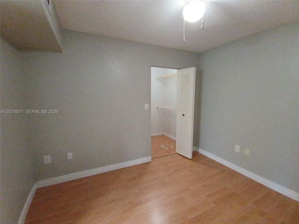 For Sale: $219,000 (2 beds, 2 baths, 992 Square Feet)