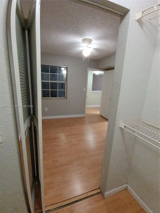 For Sale: $219,000 (2 beds, 2 baths, 992 Square Feet)