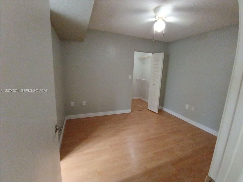 For Sale: $219,000 (2 beds, 2 baths, 992 Square Feet)