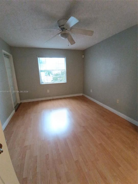 For Sale: $219,000 (2 beds, 2 baths, 992 Square Feet)