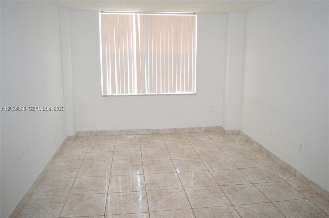 For Rent: $1,450 (1 beds, 1 baths, 840 Square Feet)