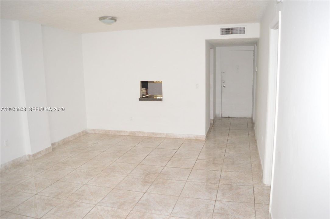 For Rent: $1,450 (1 beds, 1 baths, 840 Square Feet)