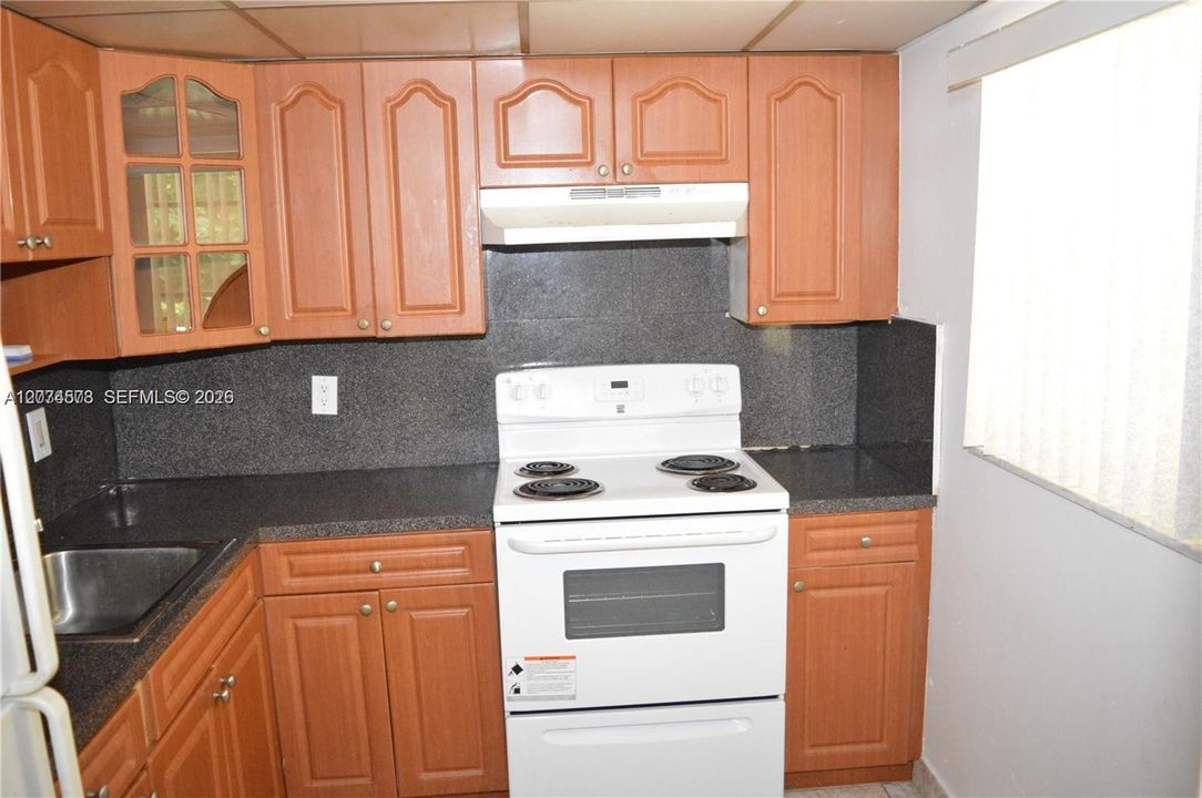 For Rent: $1,450 (1 beds, 1 baths, 840 Square Feet)