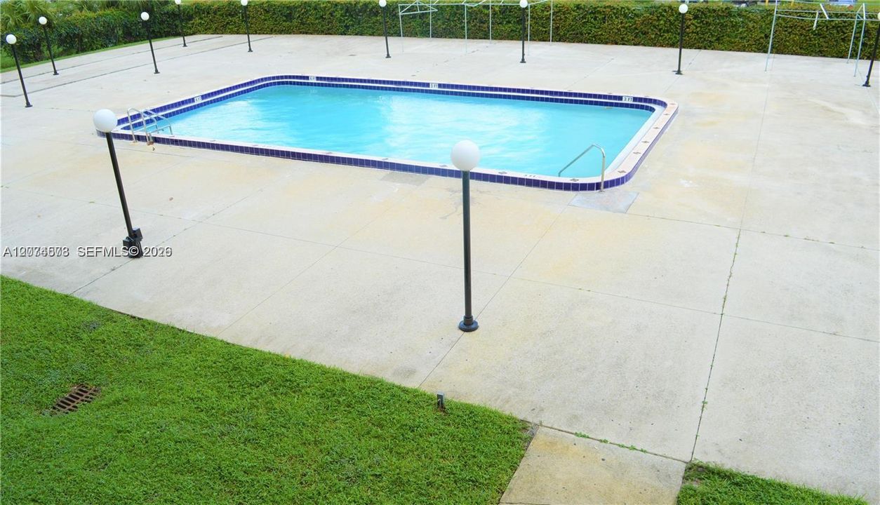 For Rent: $1,450 (1 beds, 1 baths, 840 Square Feet)