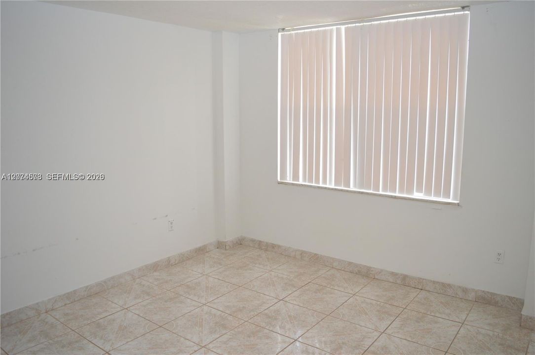 For Rent: $1,450 (1 beds, 1 baths, 840 Square Feet)