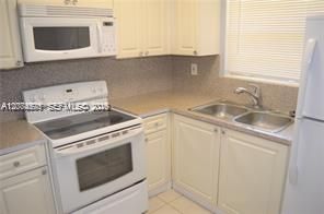 For Rent: $1,500 (1 beds, 1 baths, 813 Square Feet)