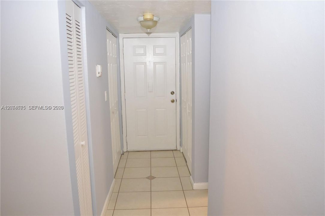 For Rent: $1,500 (1 beds, 1 baths, 813 Square Feet)