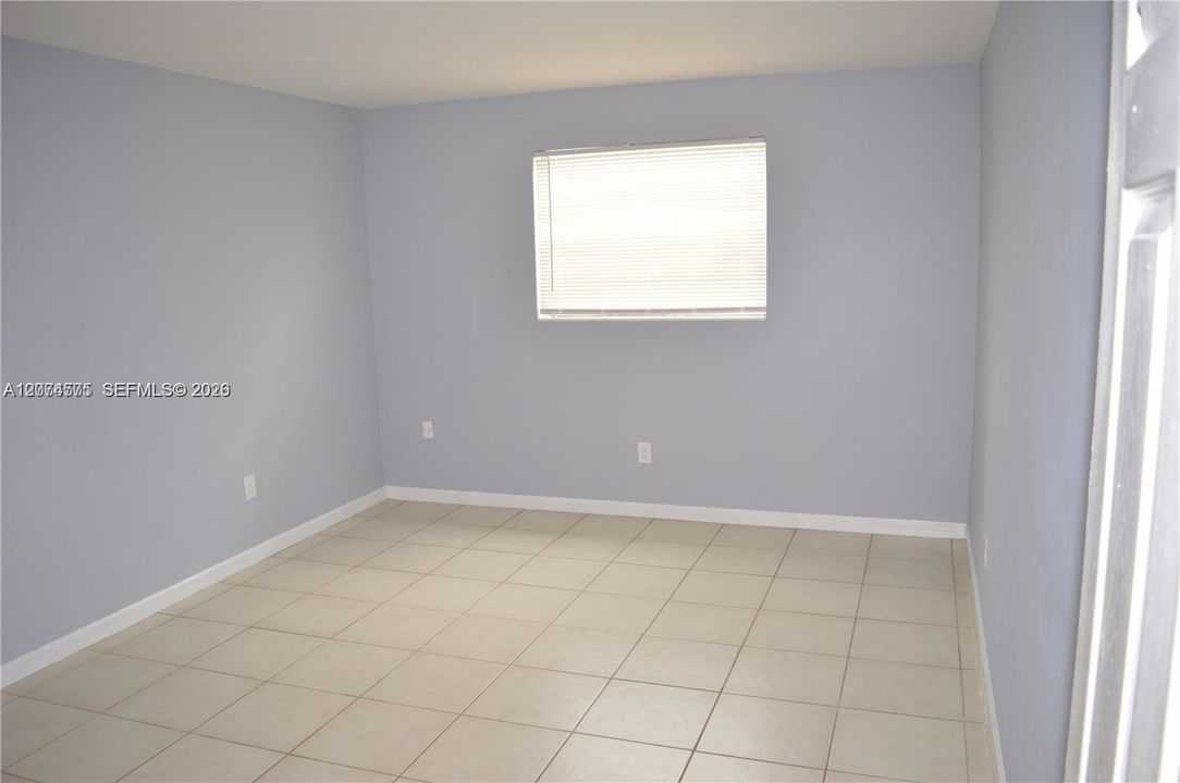 For Rent: $1,500 (1 beds, 1 baths, 813 Square Feet)