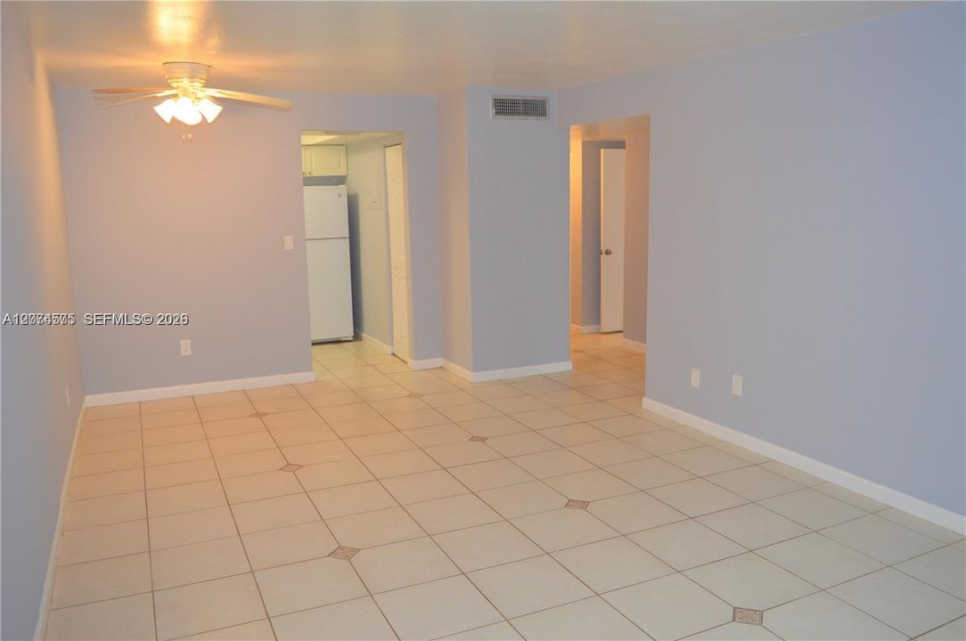 For Rent: $1,500 (1 beds, 1 baths, 813 Square Feet)