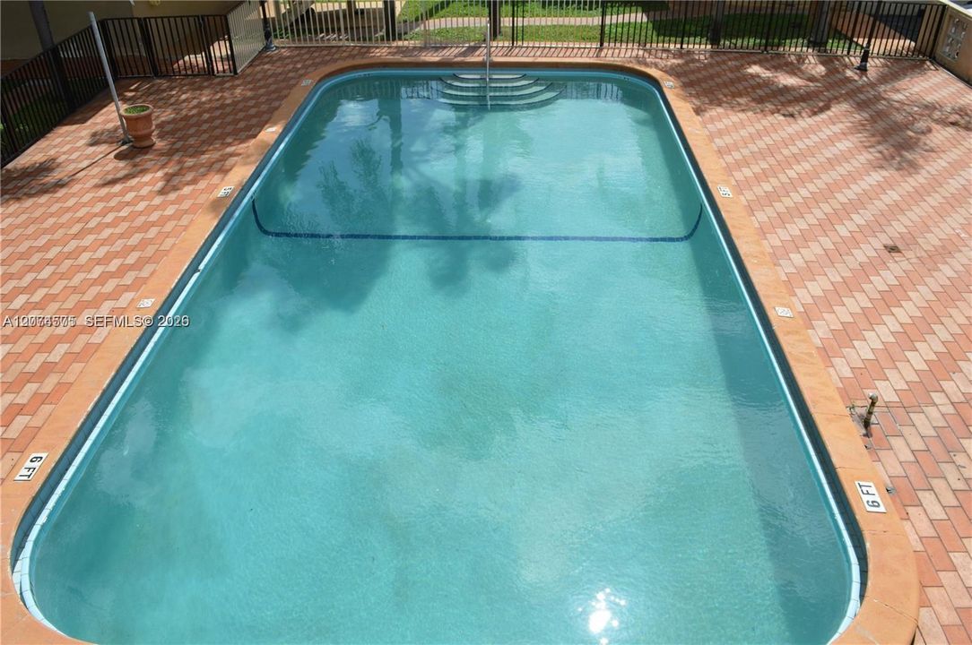 For Rent: $1,500 (1 beds, 1 baths, 813 Square Feet)