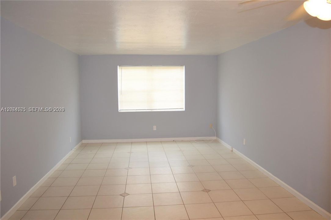 For Rent: $1,500 (1 beds, 1 baths, 813 Square Feet)