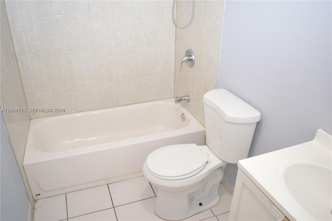 For Rent: $1,500 (1 beds, 1 baths, 813 Square Feet)