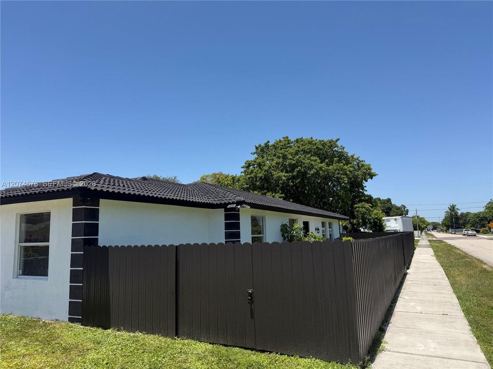 For Rent: $4,000 (4 beds, 2 baths, 1798 Square Feet)