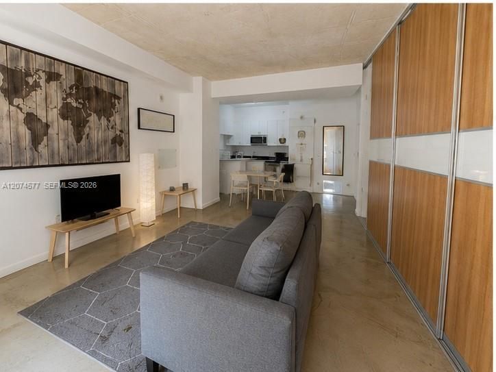В аренду: $2,400 (1 спален, 1 ванн, 738 Квадратных фут)