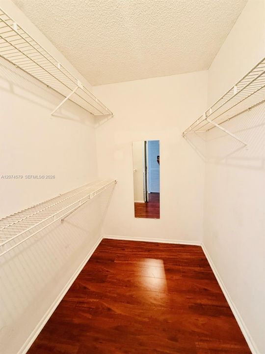 En Renta: $2,750 (1 camas, 1 baños, 1000 Pies cuadrados)
